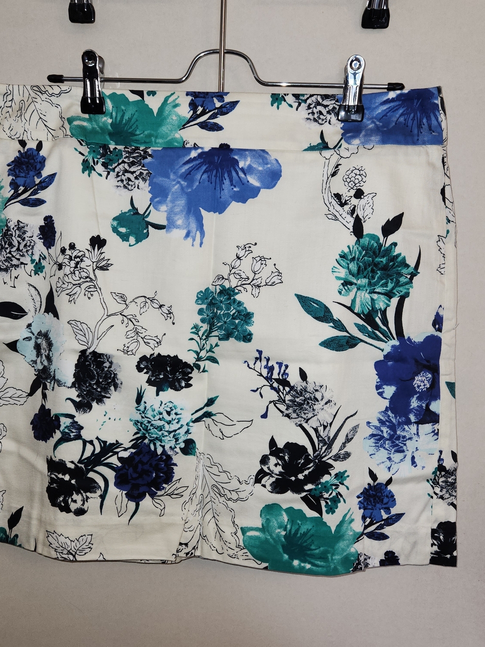 LOFT Floral Pencil Skirt in White with Blue and Teal Flowers